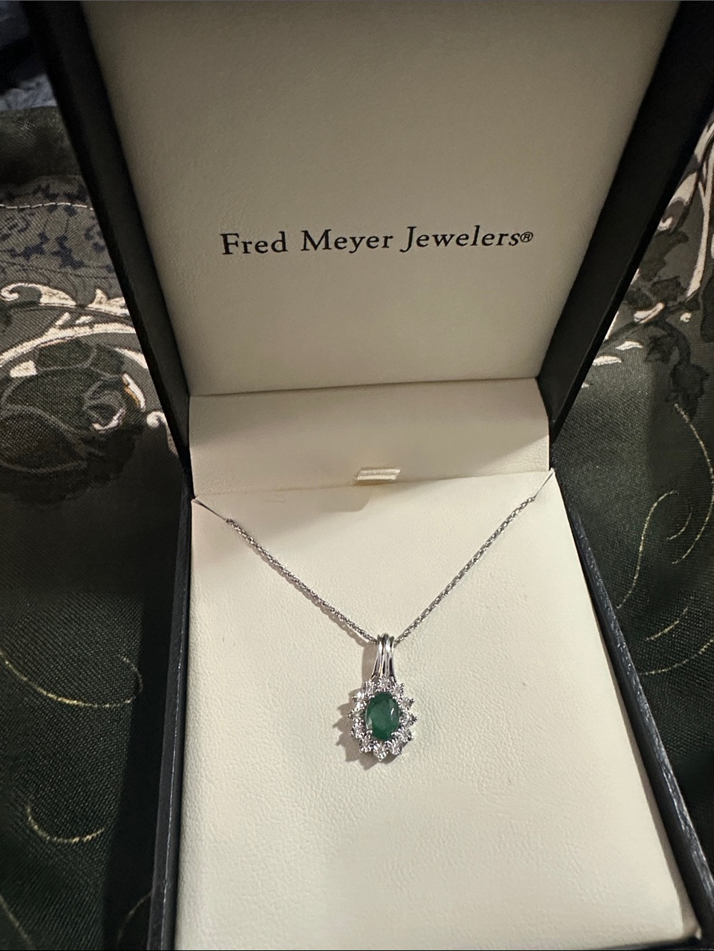 10K White Gold Necklace w/Emerald & Diamond Accents